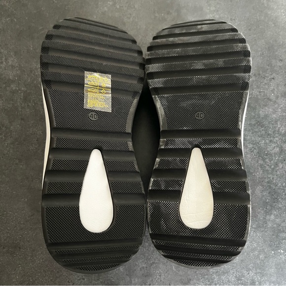 NWOT H&M Chunky Platform Sneaker - Picture 3 of 3